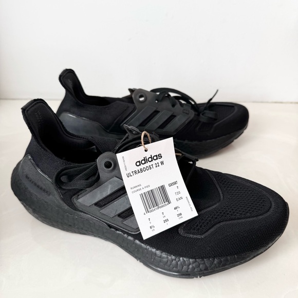 Adidas UltraBoost 22 Running Shoes Triple Black 8.5W NWT - Picture 3 of 16